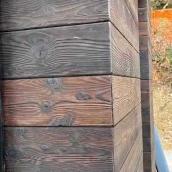 Rivestimento in legno orizzontale Shou Sugi Ban per facciate: taglio a 45°